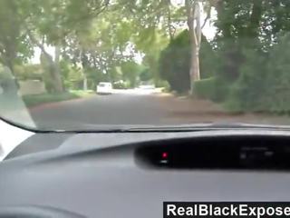 Realblackexposed - сексуальна грудаста чорна має веселощі на a назад сидіння машина