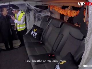 Fuckedintraffic - हालॉविन चमेली jae बस्टी ब्रिटिश पोलीस महिला हार्डकोर फक्किंग में the कार - vipsexvault