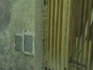 Webcam spettacolo in seminterrato con stretta puttana ditalino e anale dildo