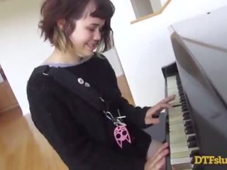 Yhivi przedstawia od pianino umiejętności followed przez ostro x oceniono film i sperma przez jej twarz! - featuring: yhivi / james deen