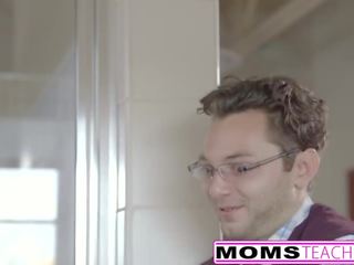 Šťastný syn fucks krok-matka alexis fawx pak dospívající lilie rader