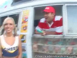 Cheerleaderka bani na lód krem fellows phallus