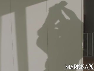 Mariskax buah dada besar latina milf mariska kacau oleh dia muda wanita