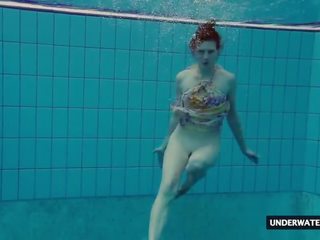 Καυτά μεγάλος τιμολογείται έφηβος/η lera κολυμπώντας σε ο πισίνα