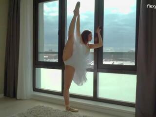Russisch groot tieten gymnast alica bruno spreads benen echt goed