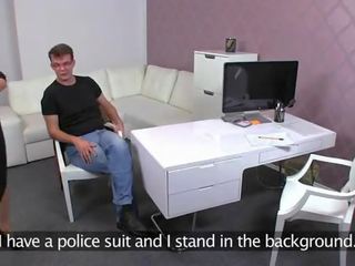 Frants masturbācija par sieviete aģents uz viņai birojs