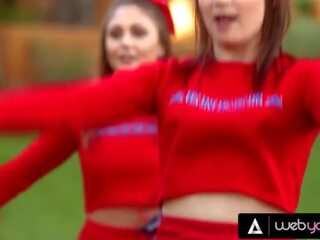 Ariana marie pannelugg henne rude cheerleader lag captain med dakota skye og deres ny tillegg kjønn film videoer